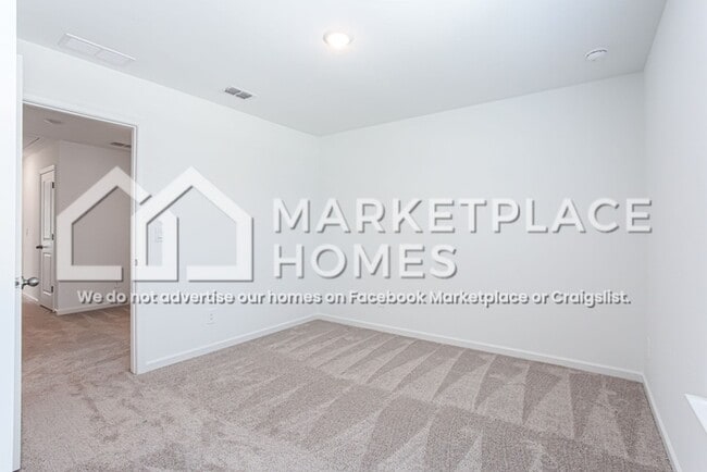 Building Photo - 120 Harpy Dr