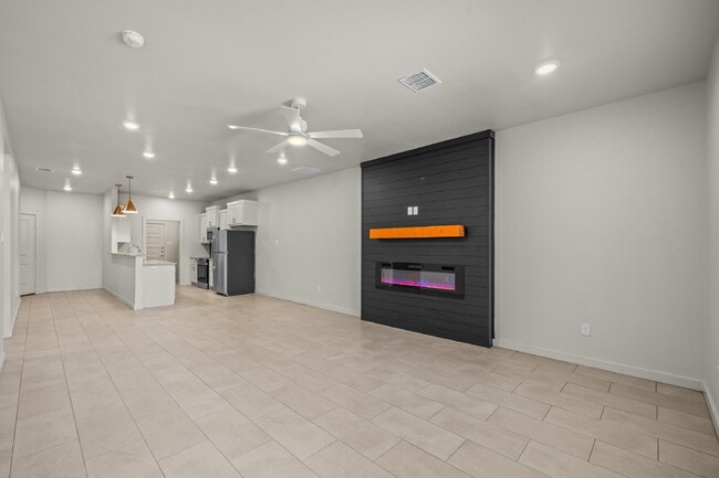 Building Photo - Brand new townhomes in Iron Horse!