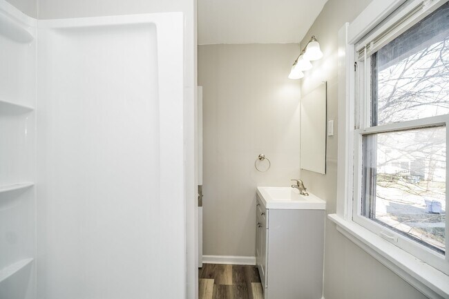 Building Photo - 1959 Barrows St