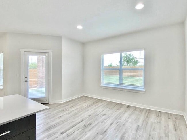 Building Photo - 1021 Winnsboro Lp