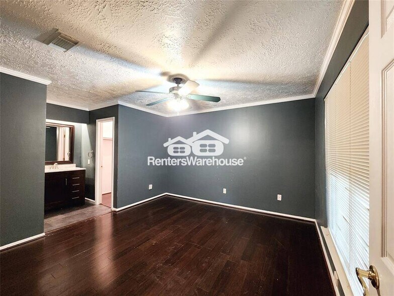 Building Photo - 2830 Virginia Colony Dr