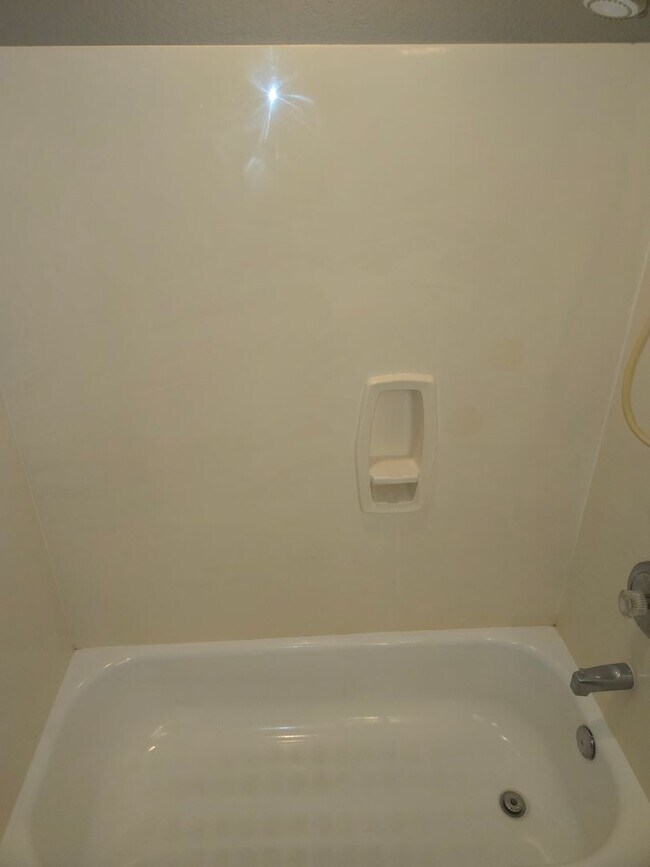 Building Photo - Beautiful Boulder Pointe Home! 3bd / 2ba + Office - No Students! - Small Pets Considered!! Avail....