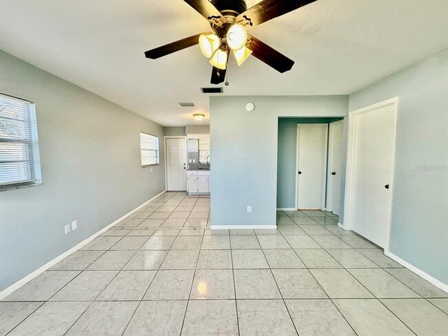 Building Photo - 10812 Hannaway Dr