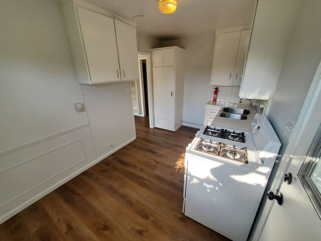 Building Photo - CHARMING 2 BEDROOM HOUSE IN GLENDORA