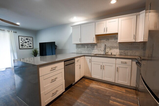 Building Photo - 77805 California Dr