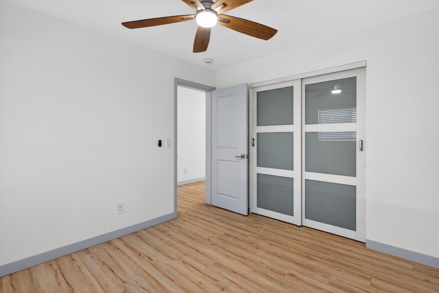 Building Photo - 921 Alamitos Ave