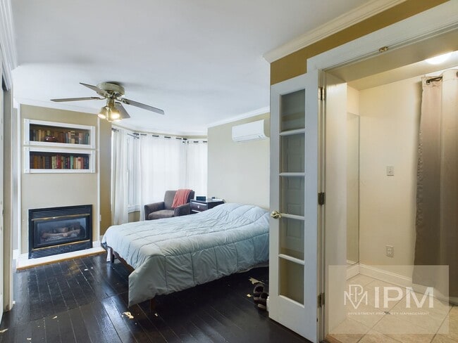 Building Photo - Spacious 5 Bedroom, 2.5 Bath Near The Avenues!