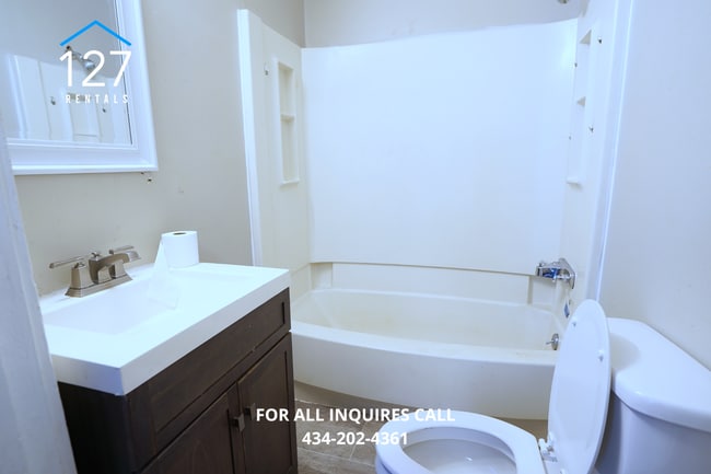 Building Photo - Comfortable 3BR Lynchburg Duplex with Easy Access to City Amenities