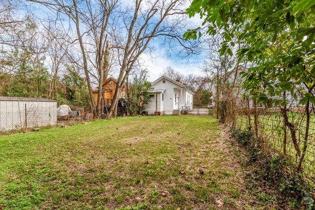 Building Photo - $880 Section 8 Ok!