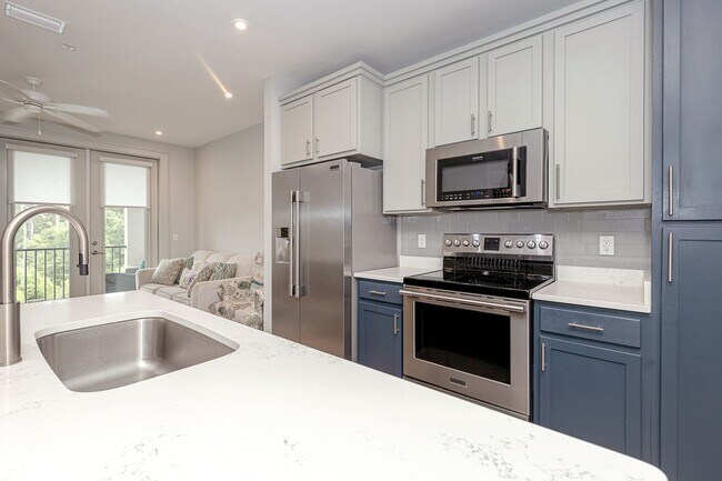 Building Photo - Fully furnished luxurious waterfront condo at The Inlet!