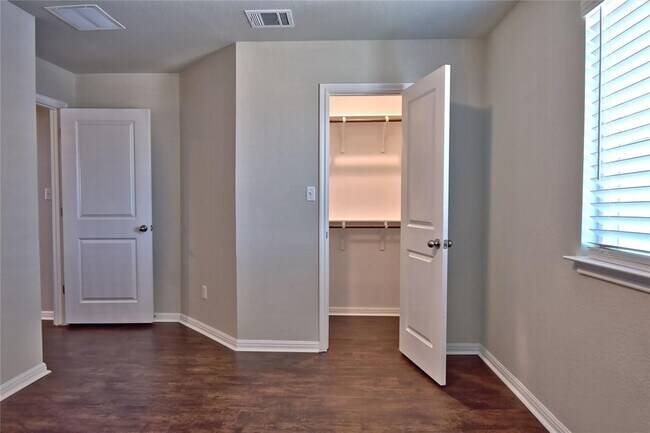 Building Photo - 317 Clearlake Dr