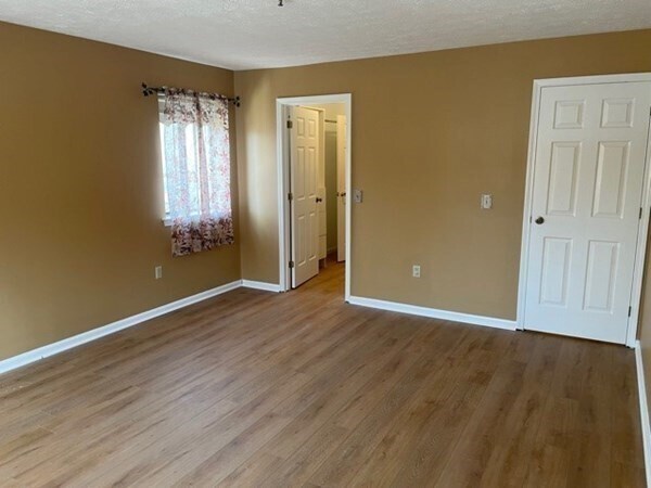 Building Photo - 50 Steeplechase Ct