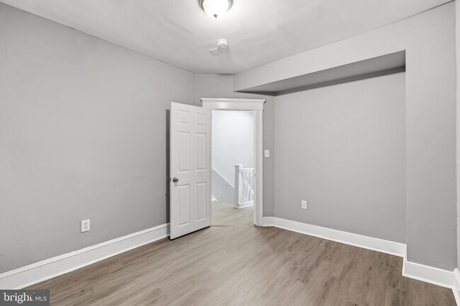 Building Photo - 1711 Ashburton St