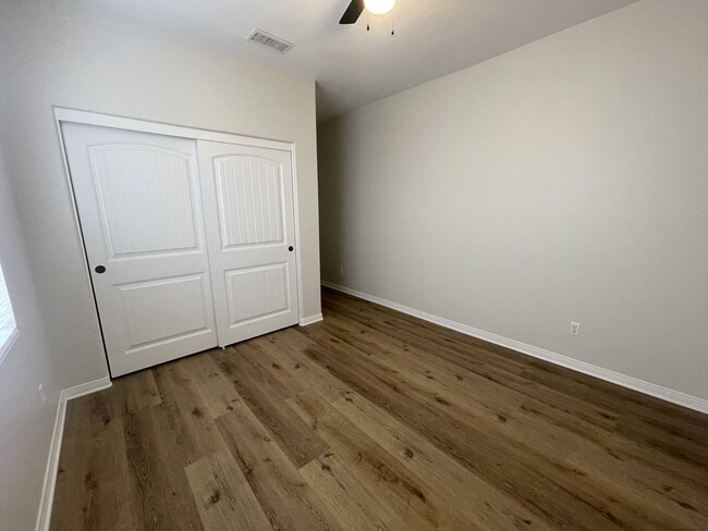 Building Photo - 37280 Parkway Dr