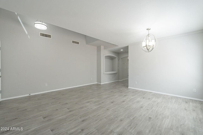 Building Photo - 6326 W El Cortez Pl