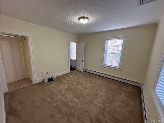 Building Photo - 18 W Maple Ave