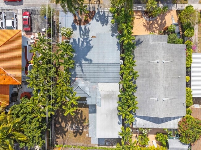 Building Photo - 2221 SW 13th St