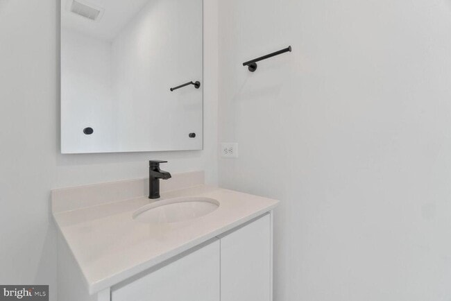 Building Photo - 5353 ZENITH OVLK