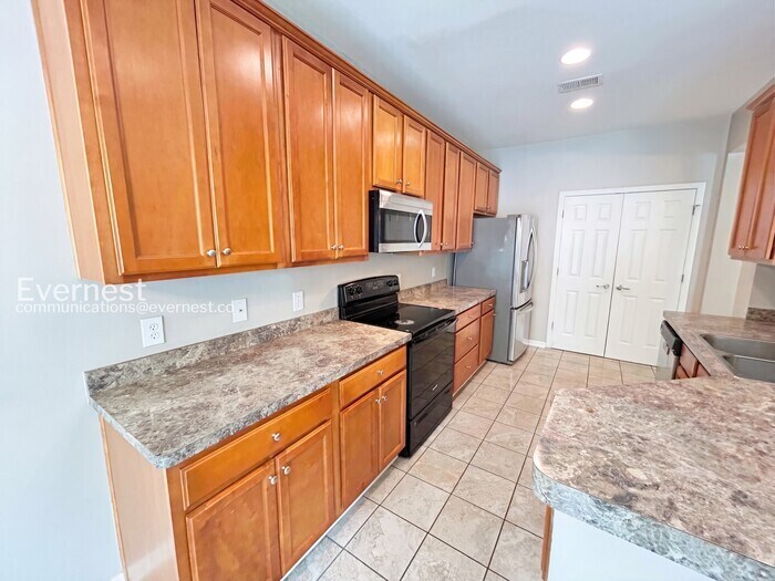 Building Photo - 1831 Willow Branch Ln