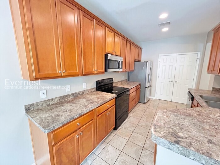 Building Photo - 1831 Willow Branch Ln