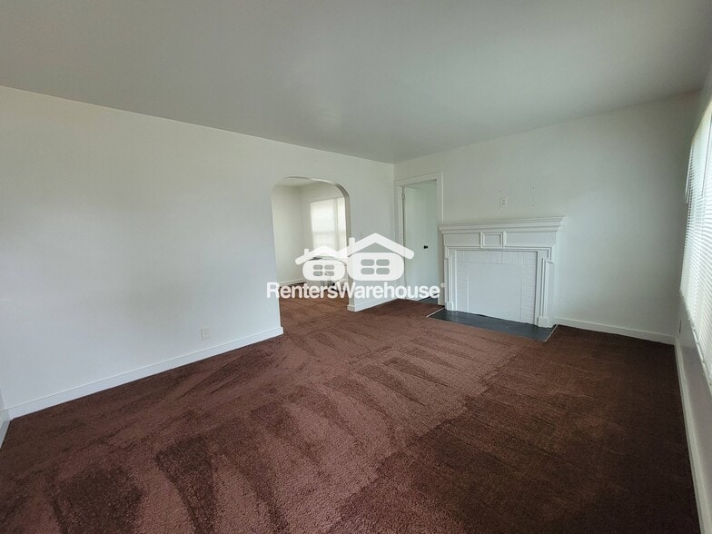 Building Photo - 1056 Regent St SW