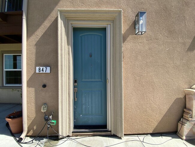 Building Photo - 3 bedroom 2.5 home with Canyon view in San Marcos!