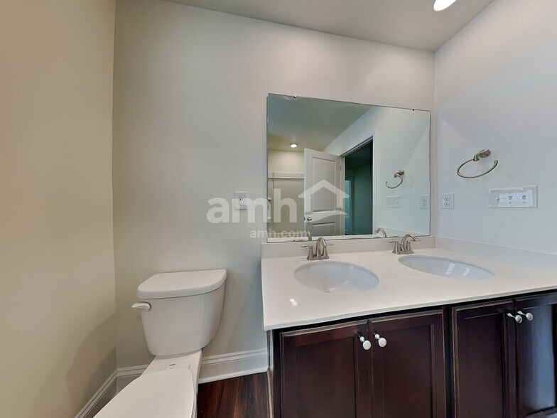 Building Photo - 636 Rivermist Dr