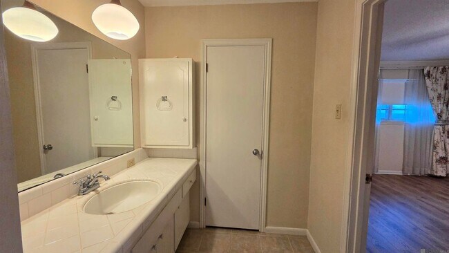 Building Photo - 11067 Goodwood Blvd