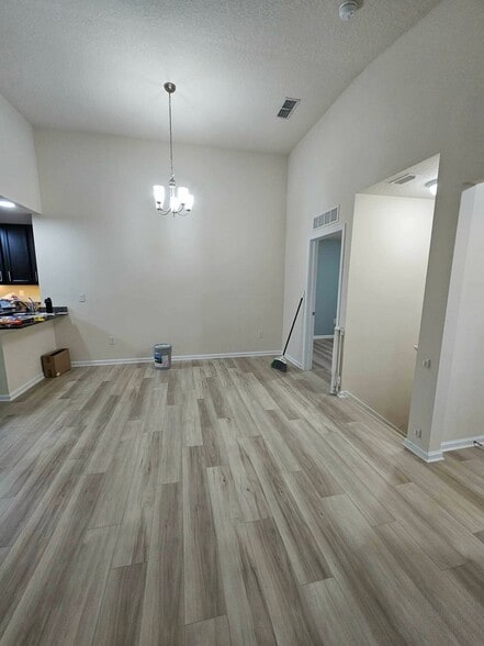 Building Photo - 213 Larkin Pl