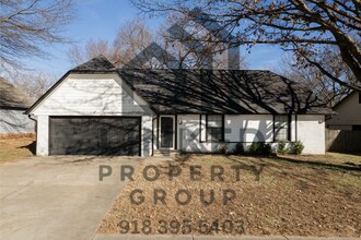 Building Photo - 5013 S Lions Ave