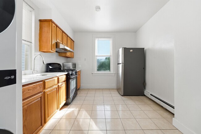 Building Photo - 525 7th St