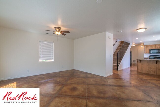 Building Photo - DOG-FRIENDLY 4 Bedroom Townhome with INTERNET INCLUDED!