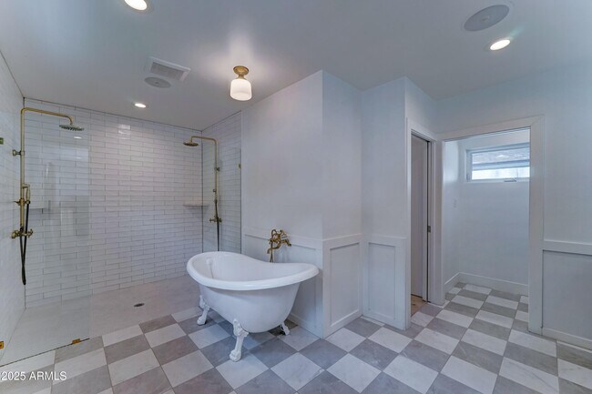 Building Photo - 4331 E Avalon Dr