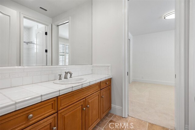 Building Photo - 17 Colonial Dr