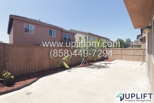 Building Photo - 4 bedroom 2.5 bathroom home in Chula Vista...