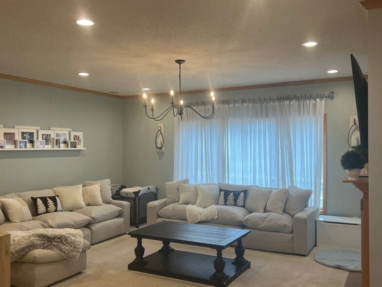 Building Photo - 8633 Carriage Hill Ct