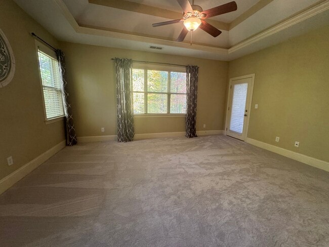 Building Photo - Elegant Full-Brick Estate 4 bedroom/2.5 ba...