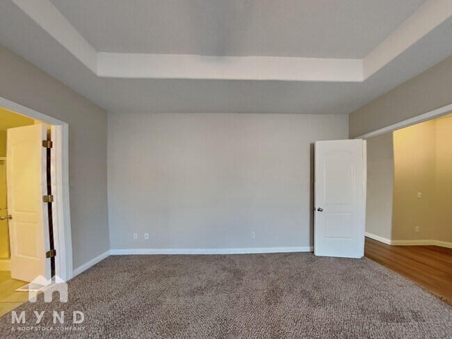 Building Photo - 5622 N 11th Ave