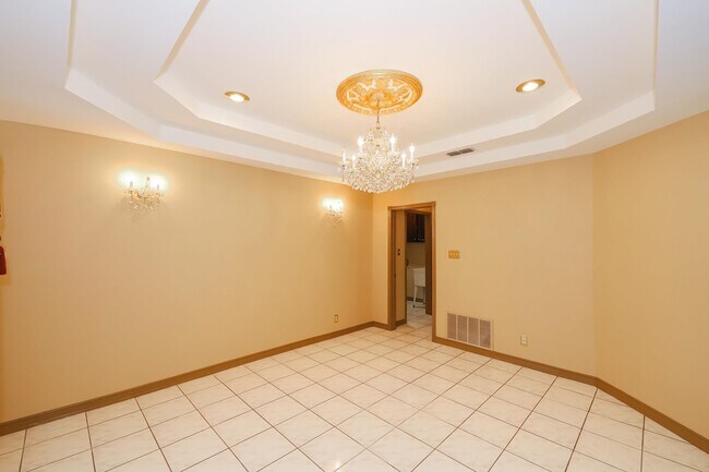 Building Photo - 503 W Avon Ct