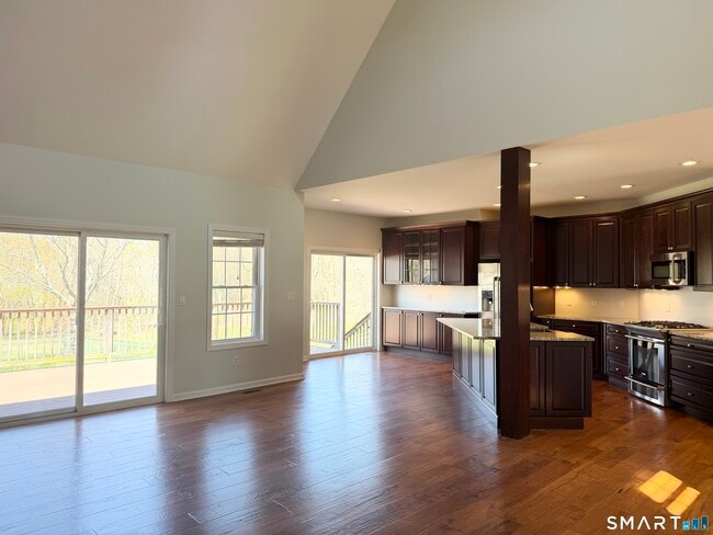 Building Photo - 103 Pond Hill Rd