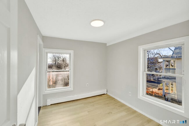 Building Photo - 31 Cossett St