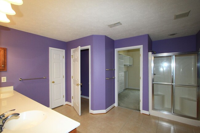 Building Photo - 2120 Benomi Dr