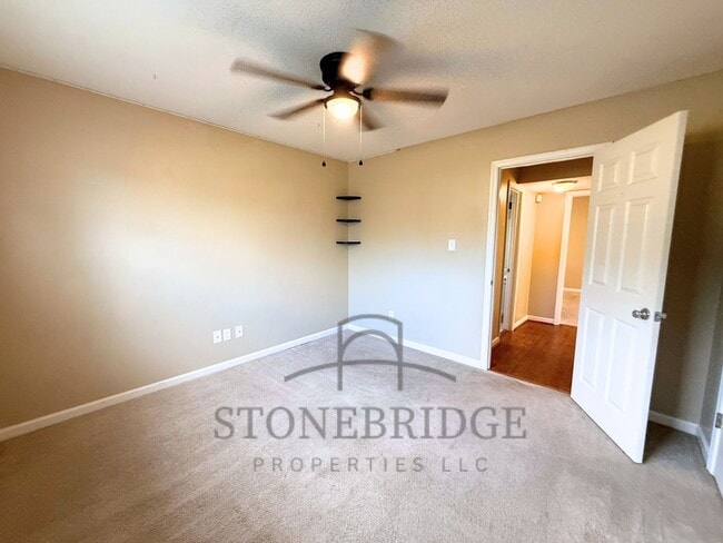 Building Photo - Spacious 3 bed, 2 bath with loft