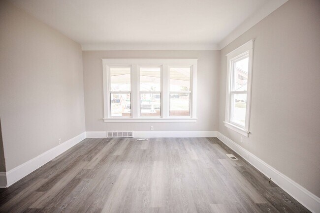 Building Photo - 1101 Radcliffe Dr