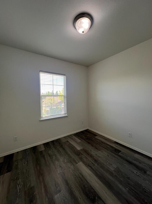 Building Photo - 3621 W Pomegranate Ln