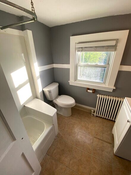 Bathroom - 3859 Brownsville Rd