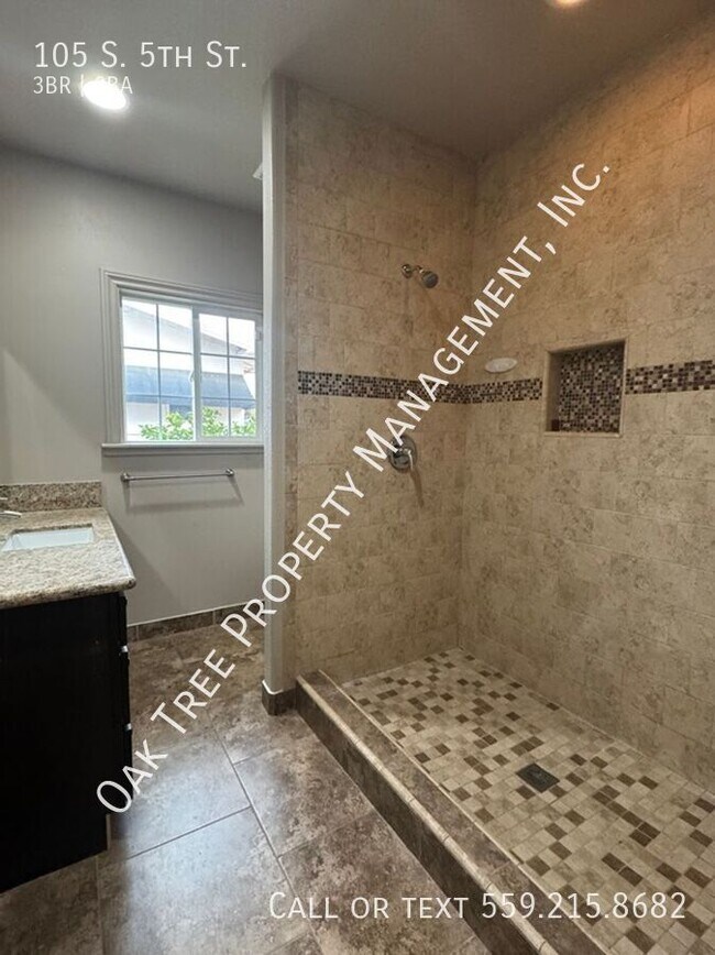 Building Photo - 105 S 5th St