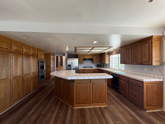 Building Photo - Acton 4 bedroom on Dirt Road