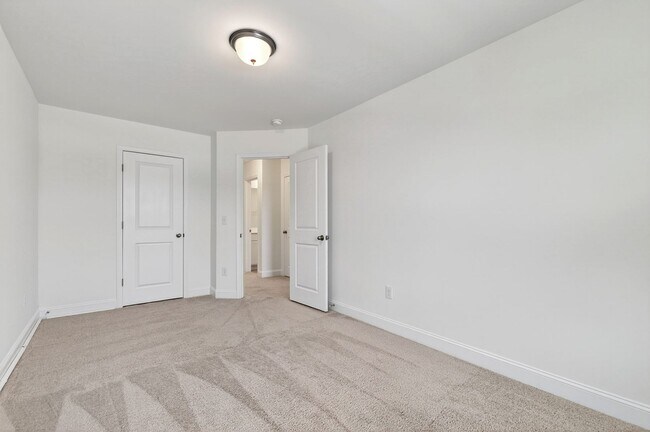 Building Photo - Beautiful Modern 3BR Townhome in the Heart of Wendell!
