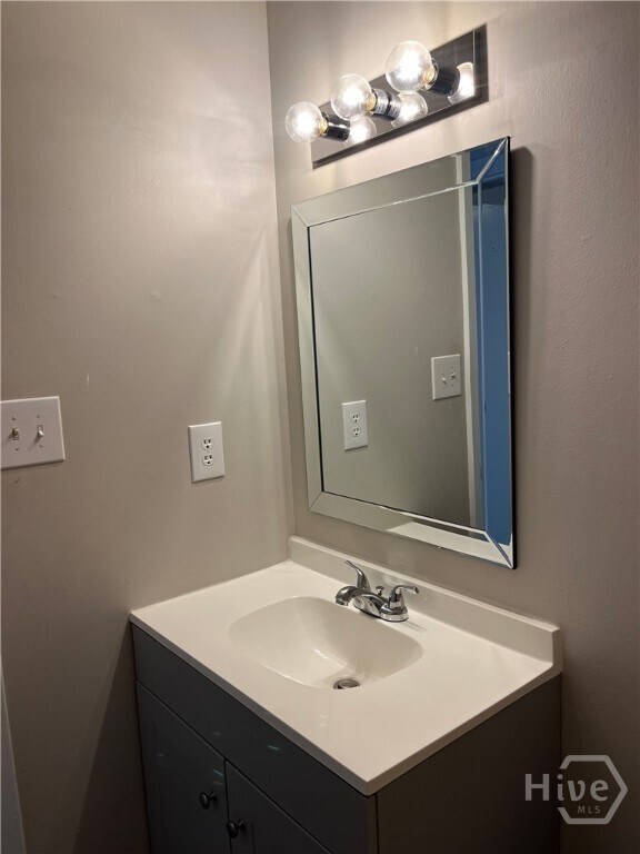 Building Photo - 120 Pinehurst Ct